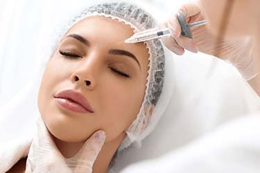 full face é uma abordagem de harmonização e rejuvenescimento facial que trata o rosto por completo, e não apenas uma área isolada